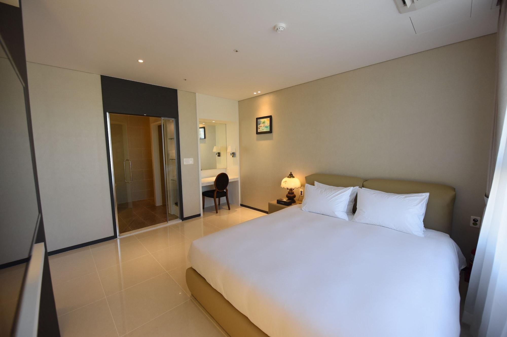 Geoje Artnouveau Suite Hotel מראה חיצוני תמונה