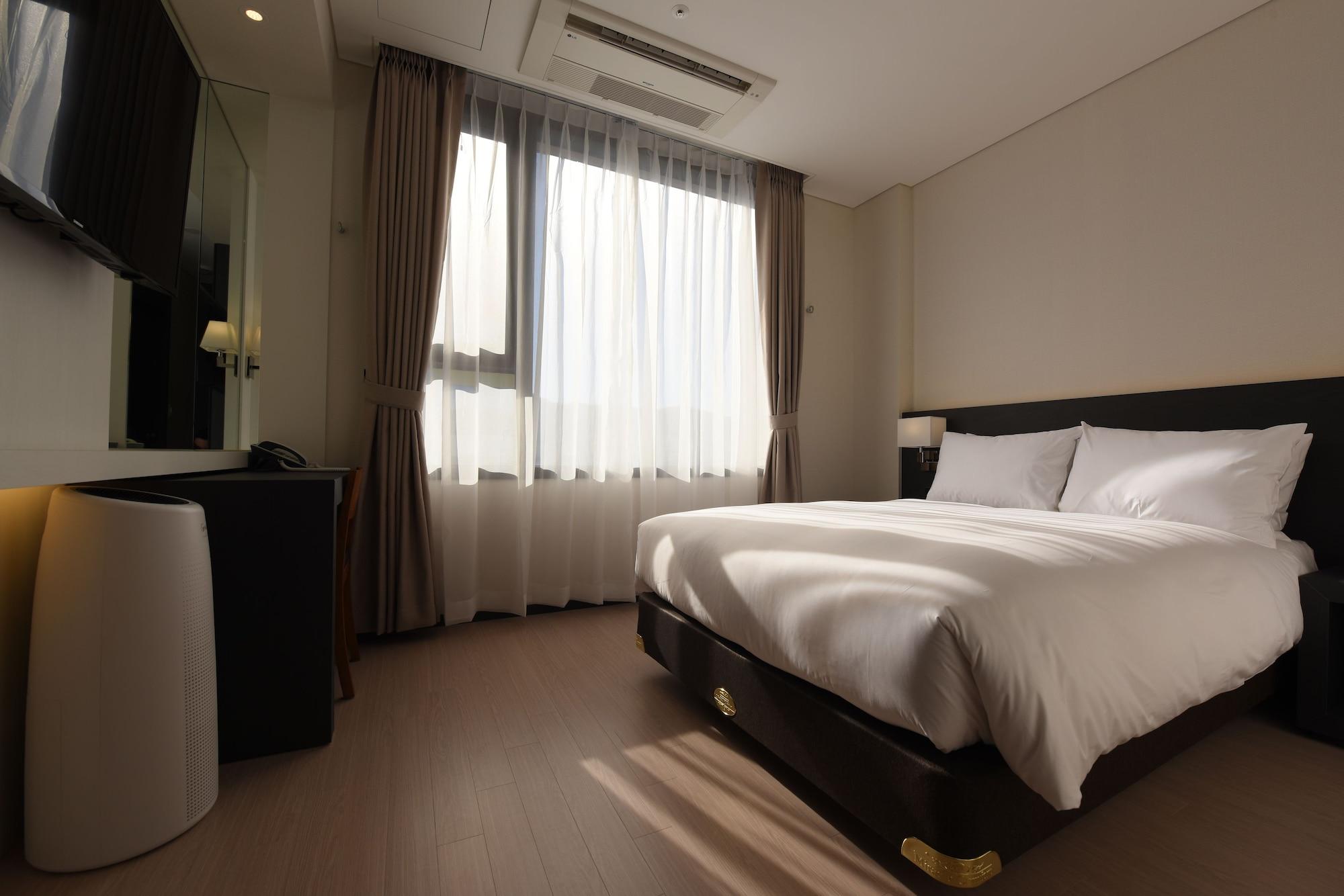 Geoje Artnouveau Suite Hotel מראה חיצוני תמונה