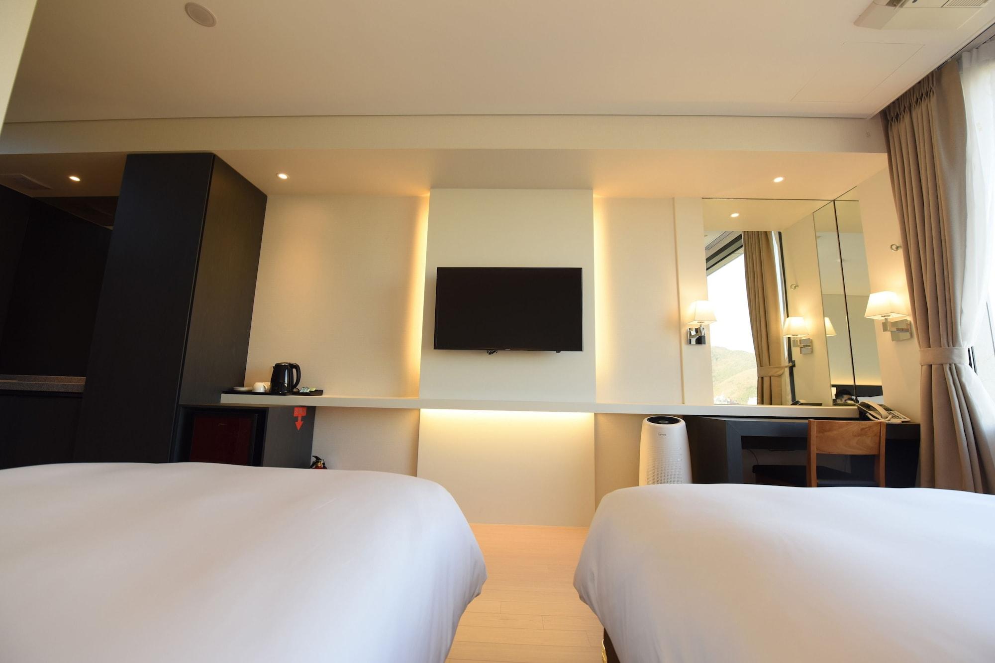 Geoje Artnouveau Suite Hotel מראה חיצוני תמונה