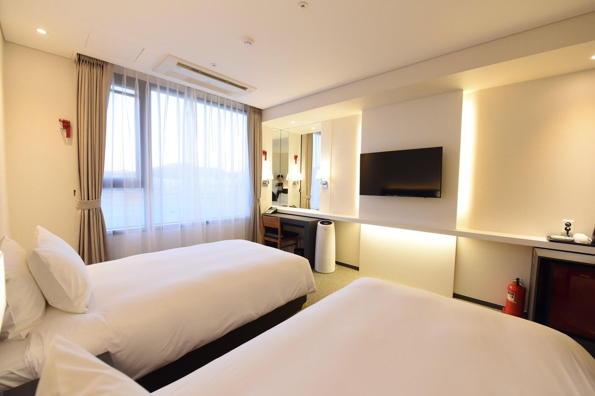 Geoje Artnouveau Suite Hotel מראה חיצוני תמונה
