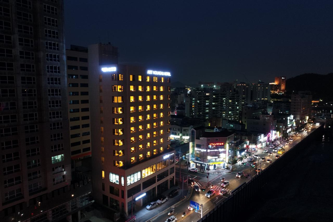 Geoje Artnouveau Suite Hotel מראה חיצוני תמונה