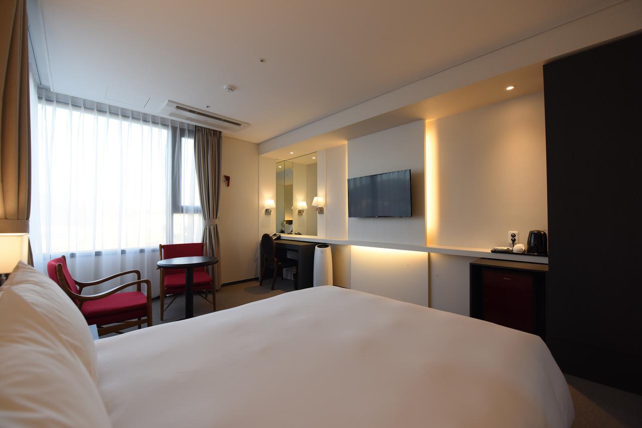 Geoje Artnouveau Suite Hotel מראה חיצוני תמונה