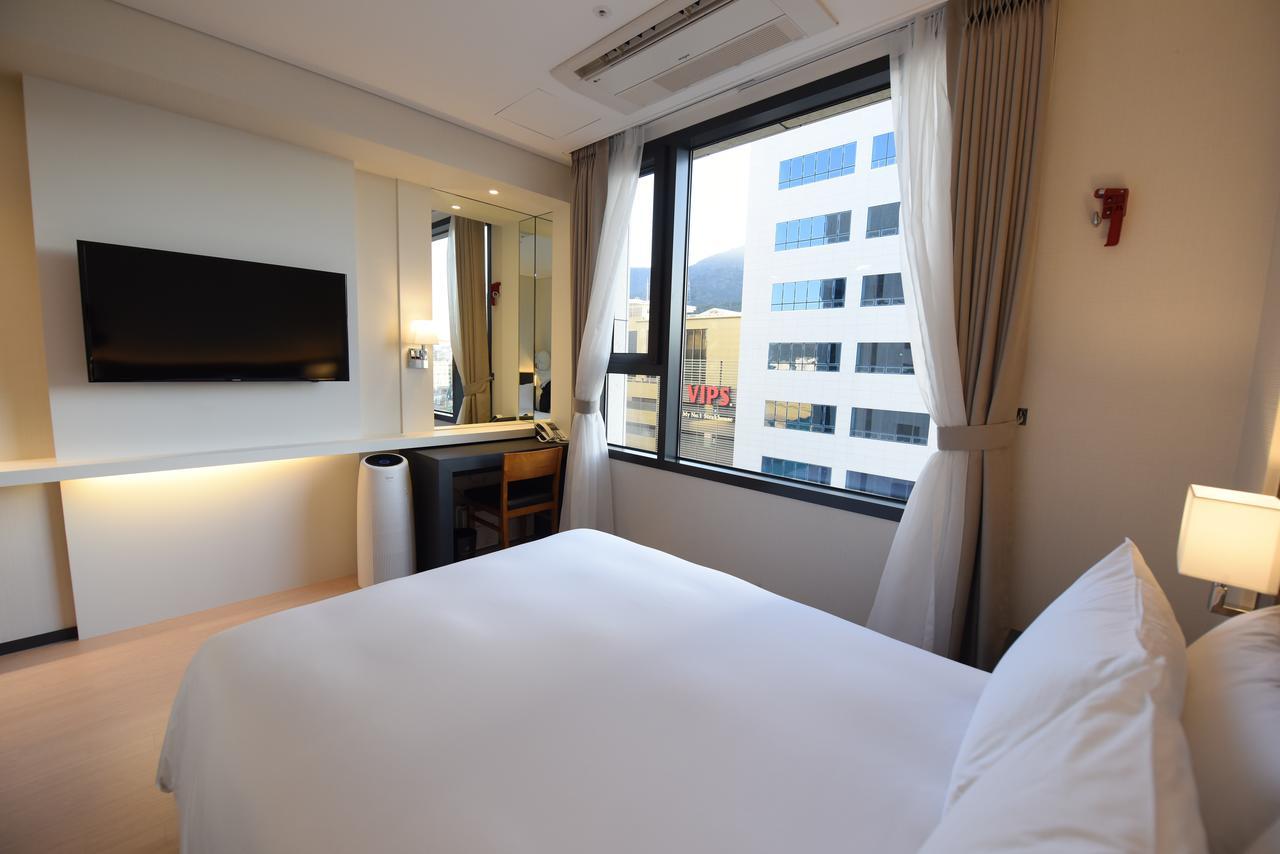 Geoje Artnouveau Suite Hotel מראה חיצוני תמונה