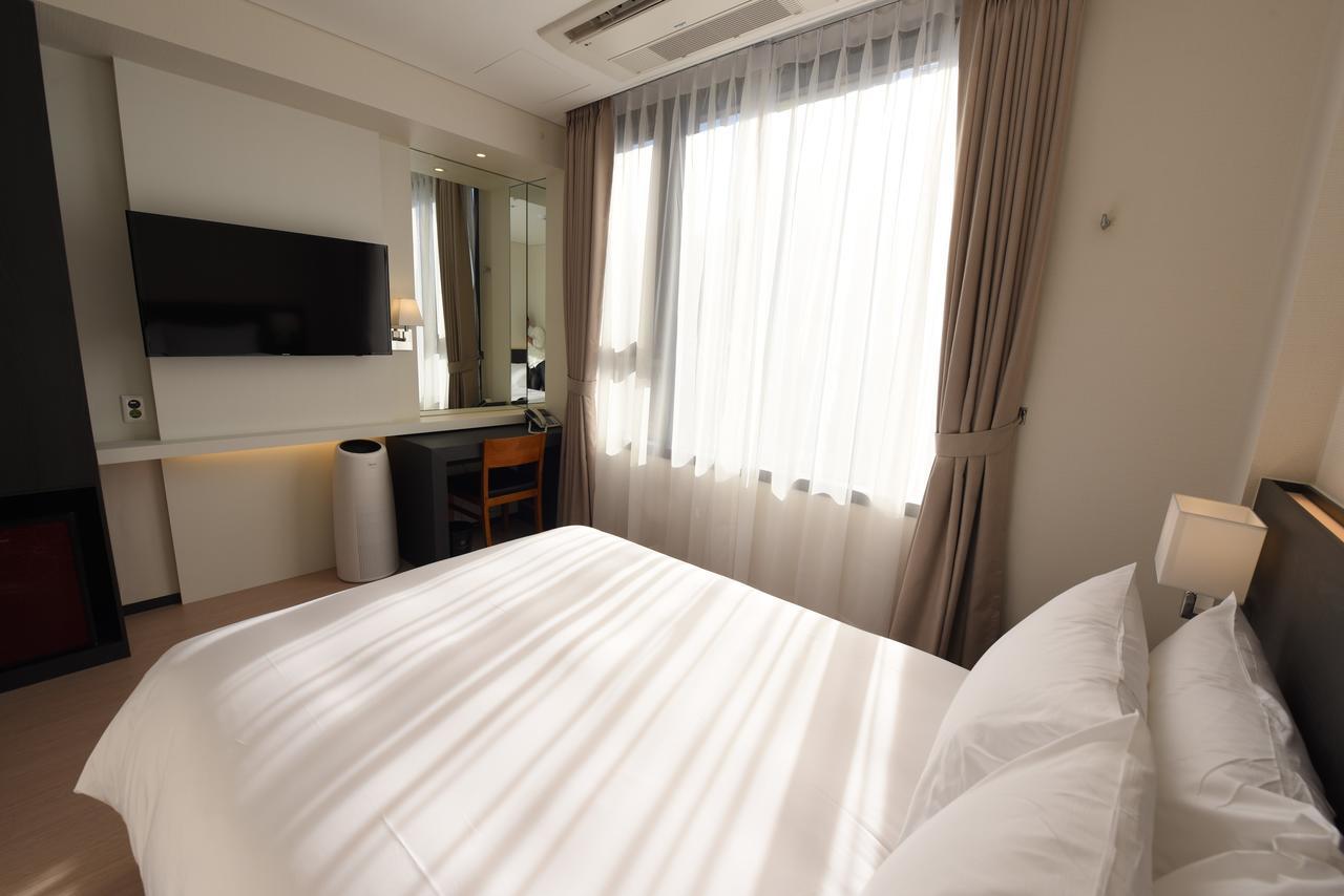 Geoje Artnouveau Suite Hotel מראה חיצוני תמונה