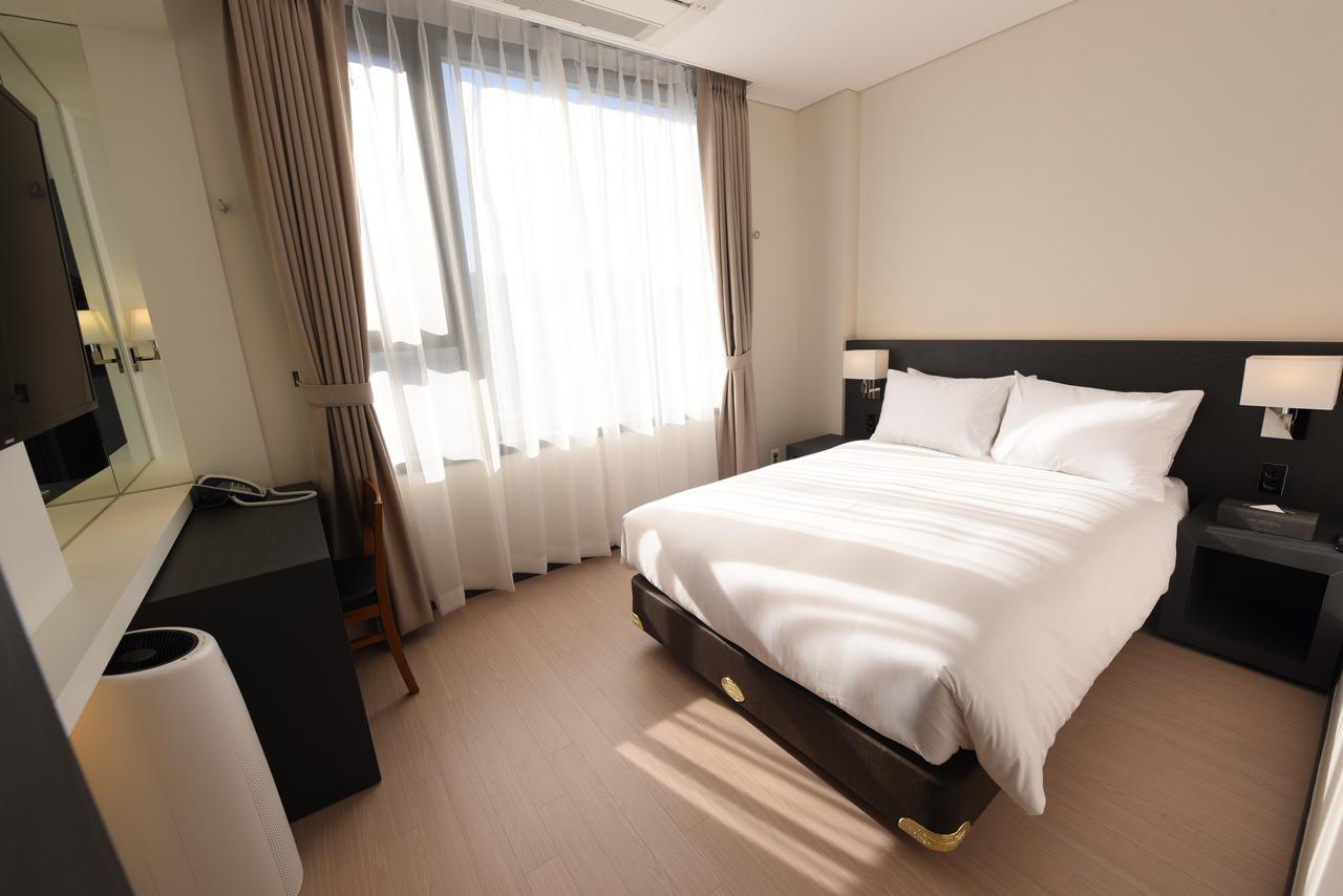 Geoje Artnouveau Suite Hotel מראה חיצוני תמונה