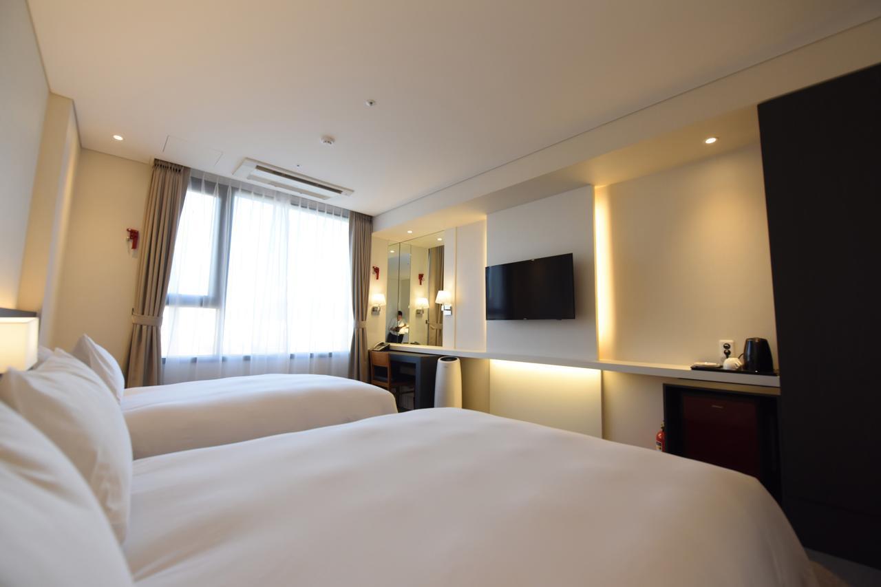 Geoje Artnouveau Suite Hotel מראה חיצוני תמונה