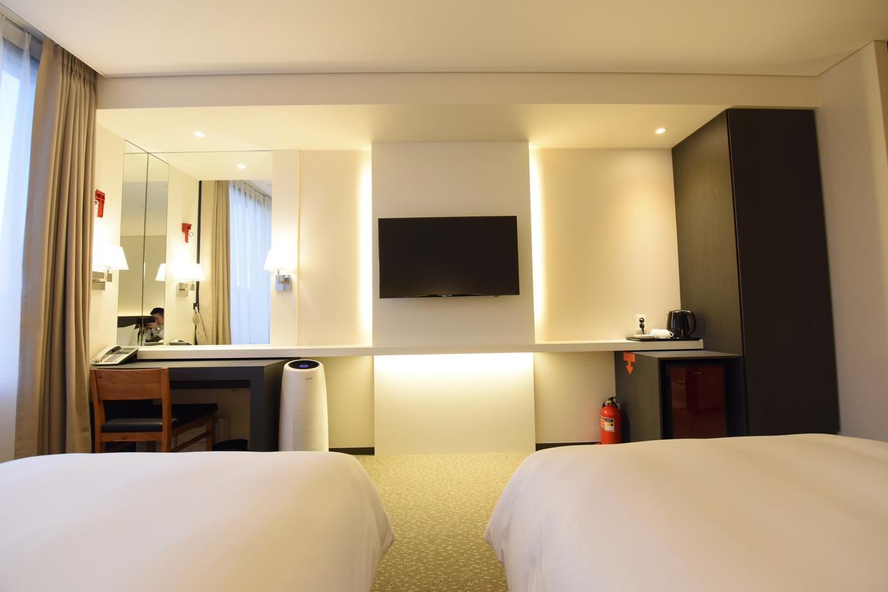 Geoje Artnouveau Suite Hotel מראה חיצוני תמונה