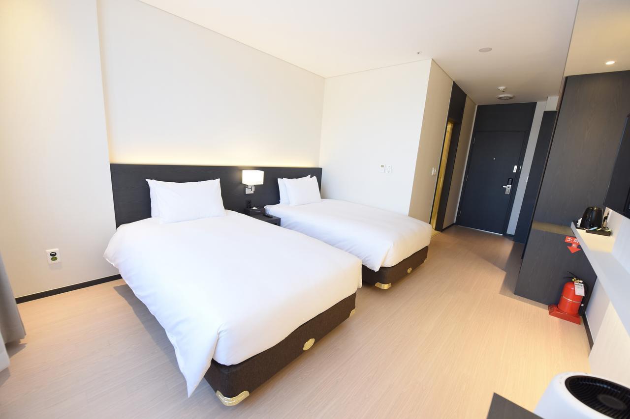 Geoje Artnouveau Suite Hotel מראה חיצוני תמונה