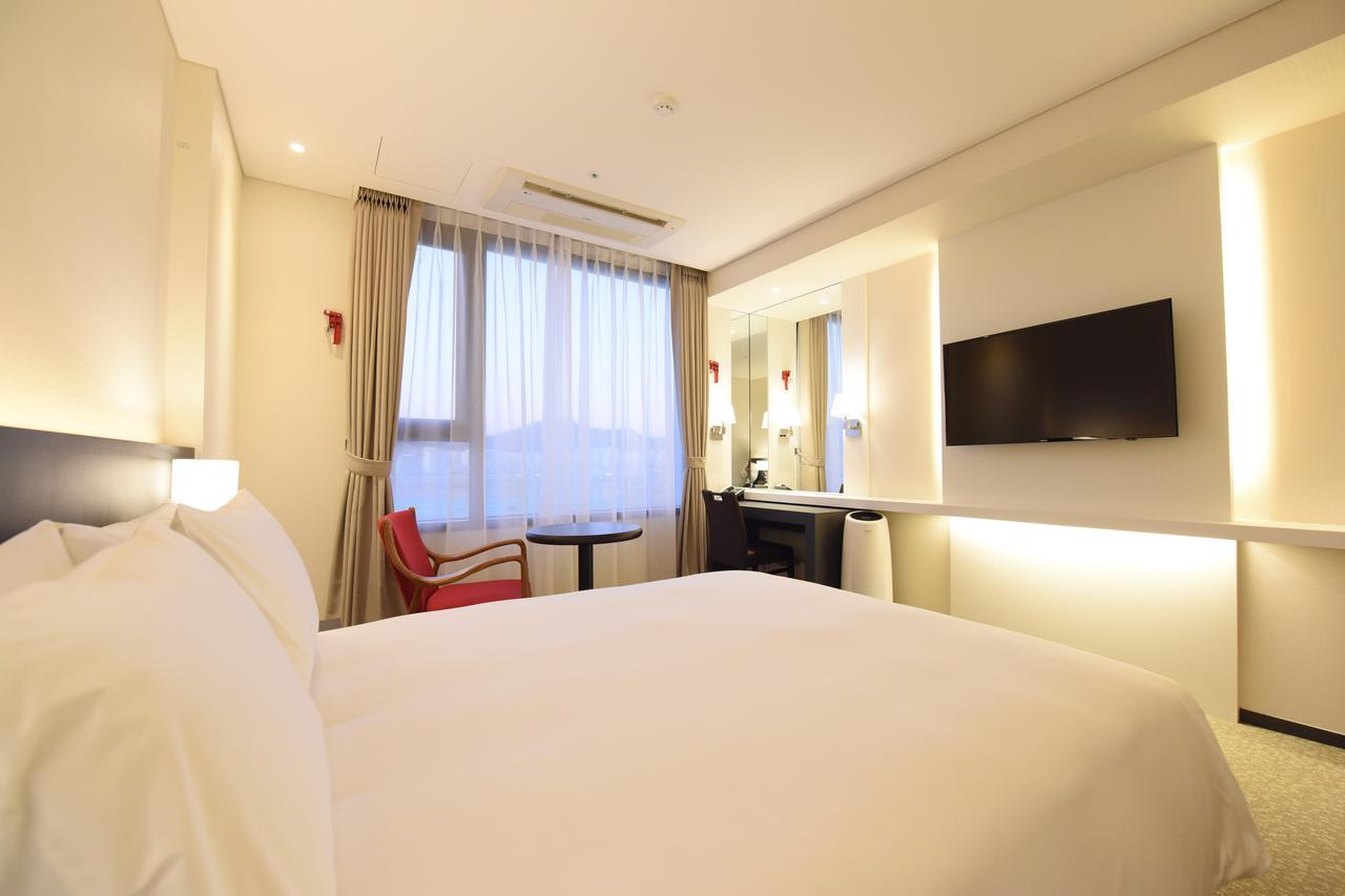 Geoje Artnouveau Suite Hotel מראה חיצוני תמונה