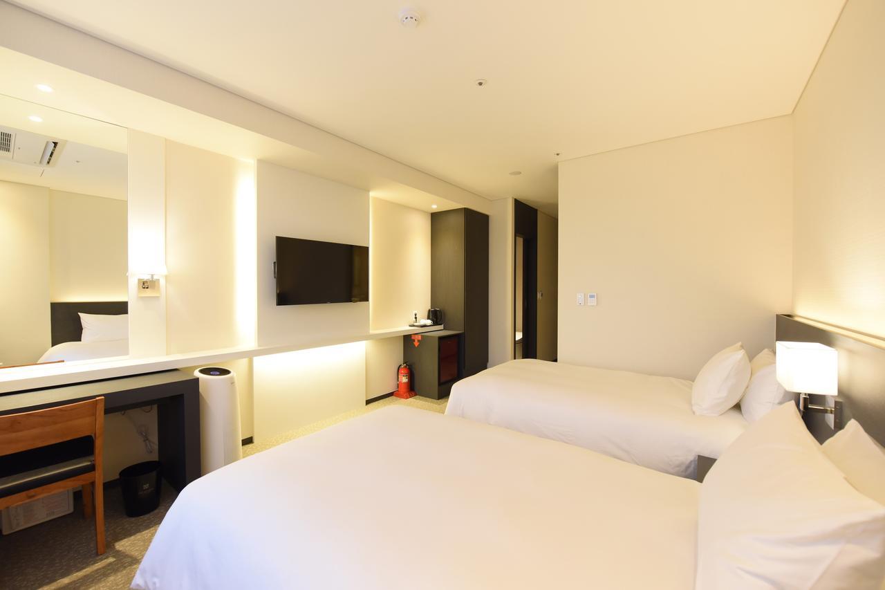 Geoje Artnouveau Suite Hotel מראה חיצוני תמונה