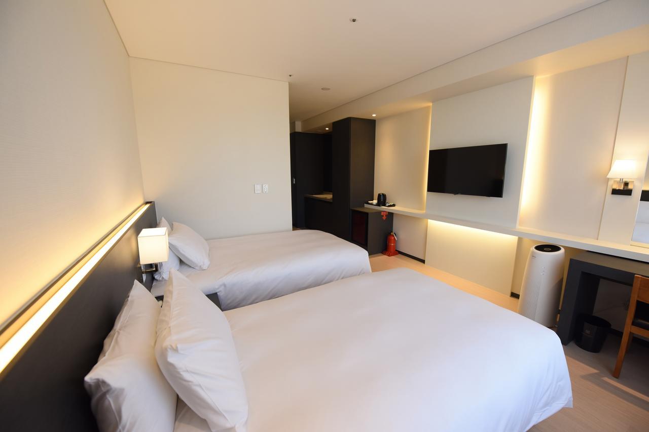 Geoje Artnouveau Suite Hotel מראה חיצוני תמונה