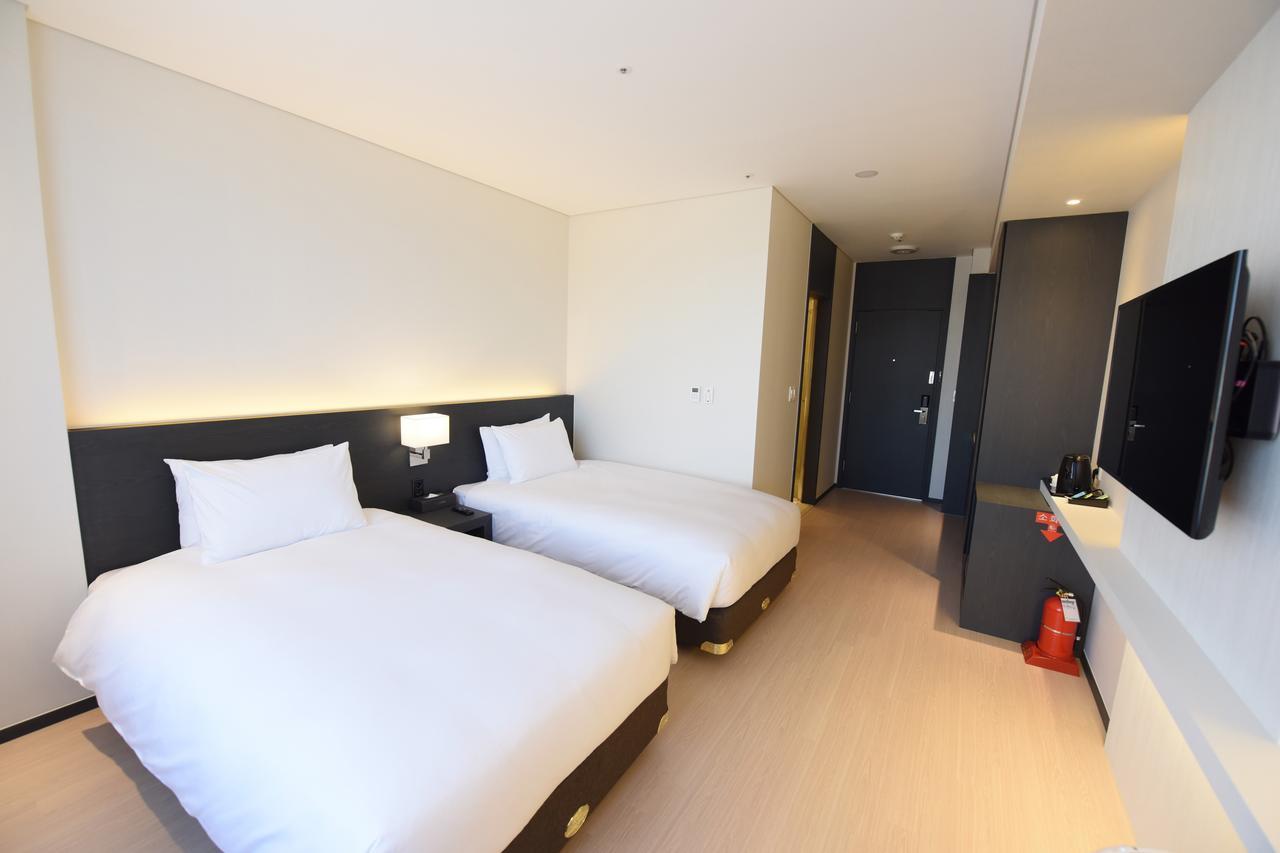 Geoje Artnouveau Suite Hotel מראה חיצוני תמונה