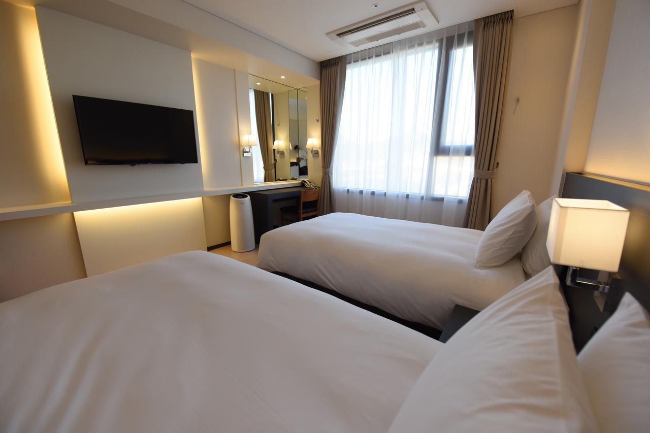 Geoje Artnouveau Suite Hotel מראה חיצוני תמונה