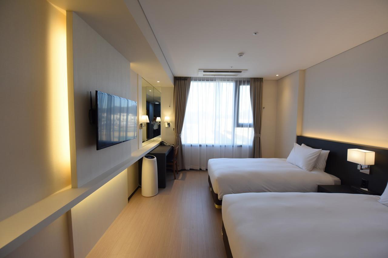 Geoje Artnouveau Suite Hotel מראה חיצוני תמונה