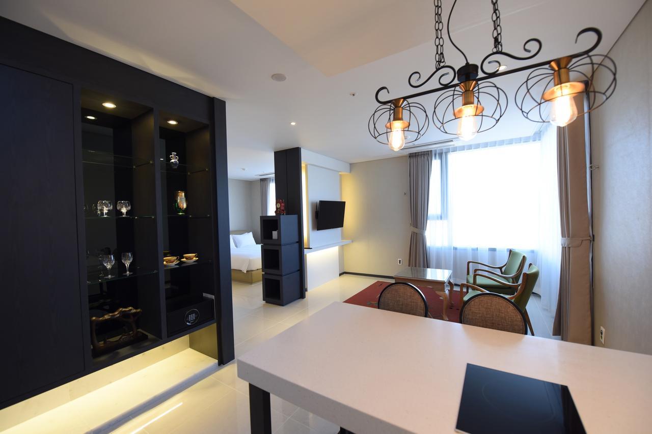 Geoje Artnouveau Suite Hotel מראה חיצוני תמונה