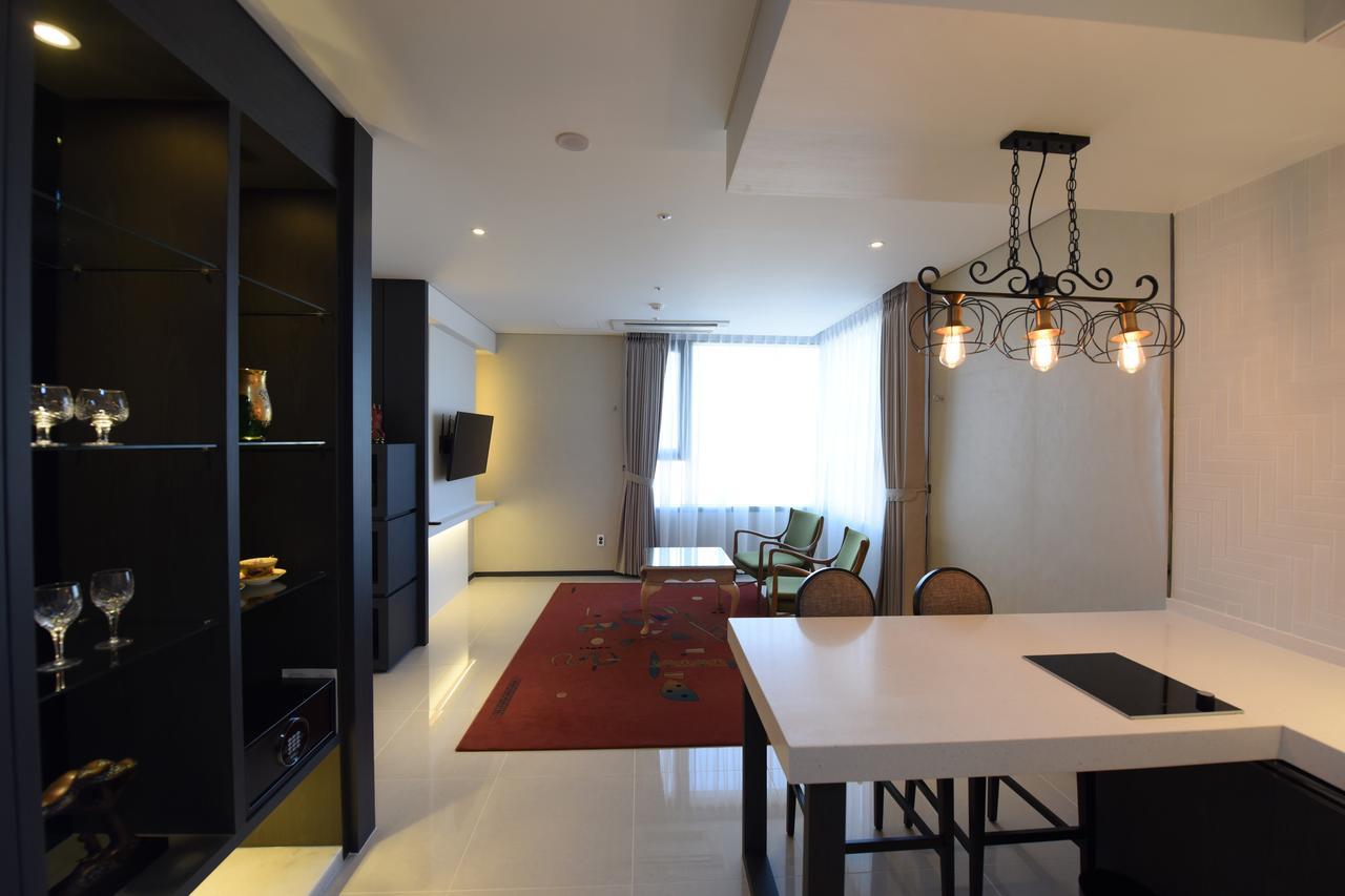 Geoje Artnouveau Suite Hotel מראה חיצוני תמונה