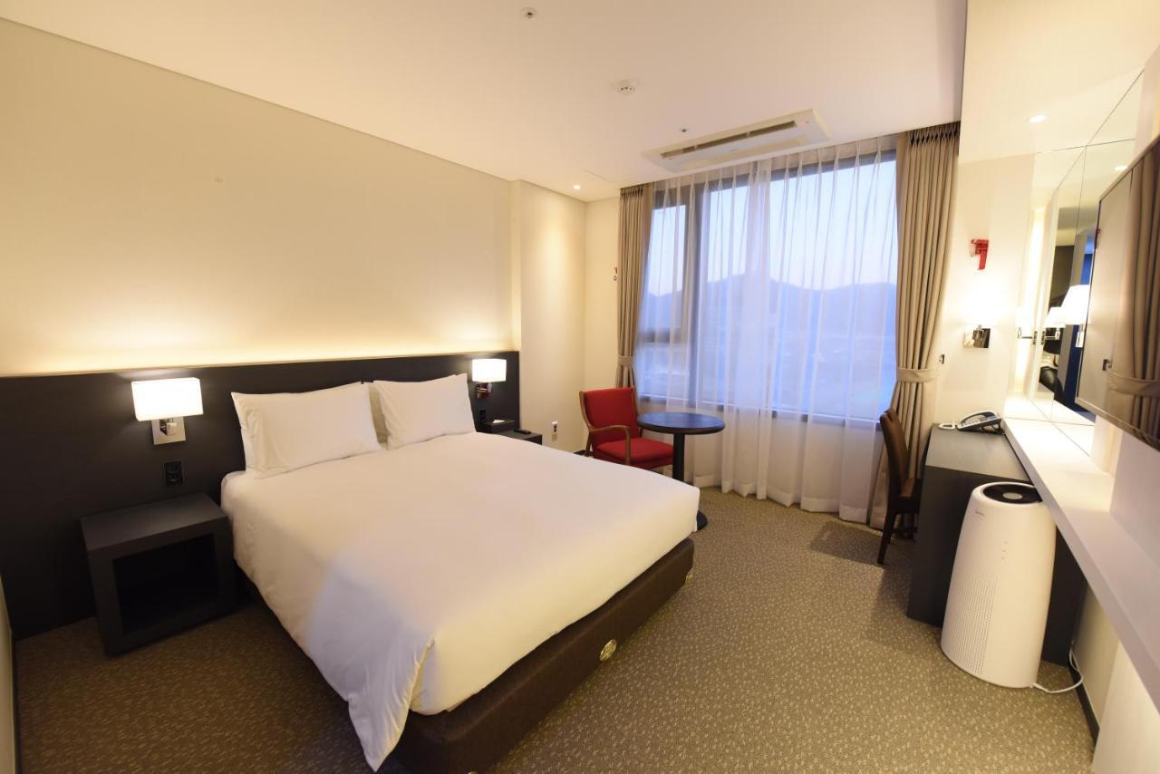 Geoje Artnouveau Suite Hotel מראה חיצוני תמונה