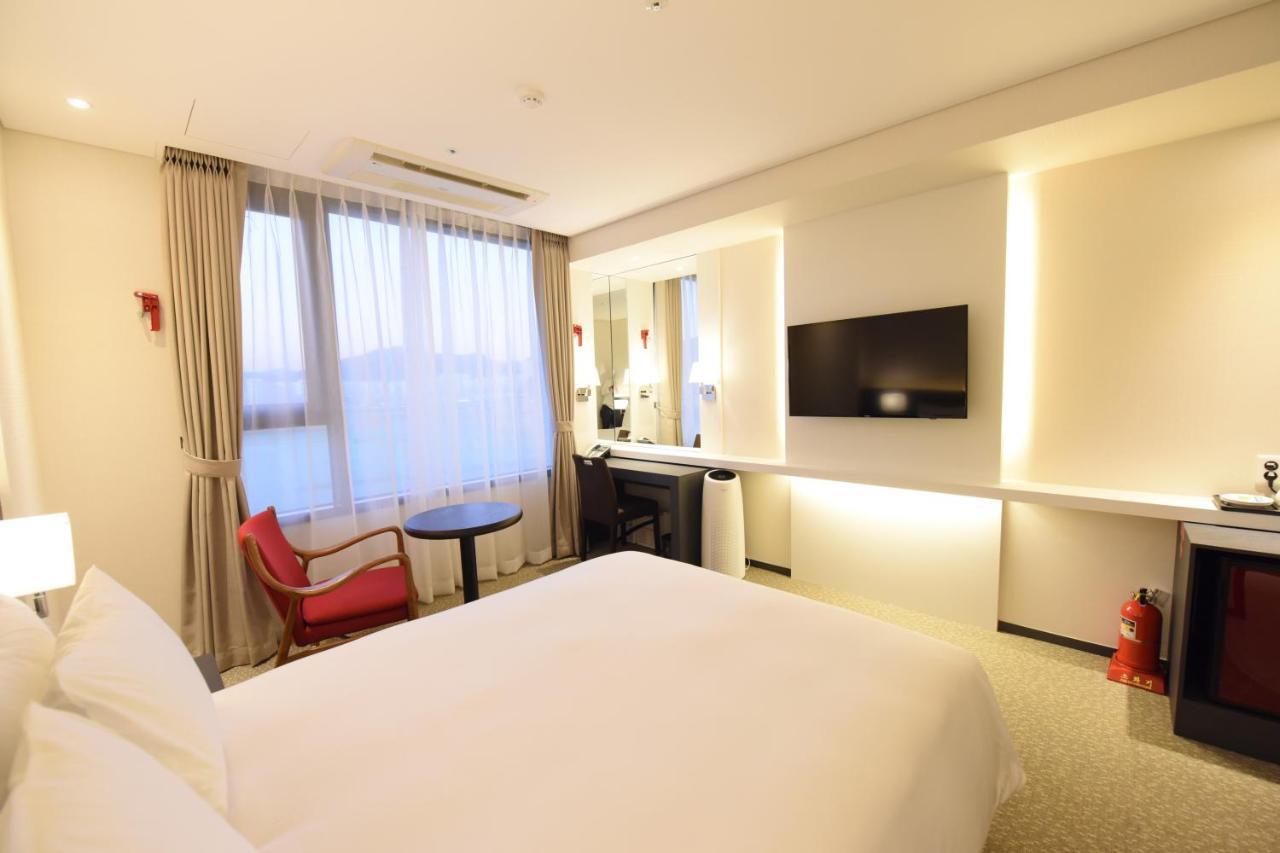 Geoje Artnouveau Suite Hotel מראה חיצוני תמונה